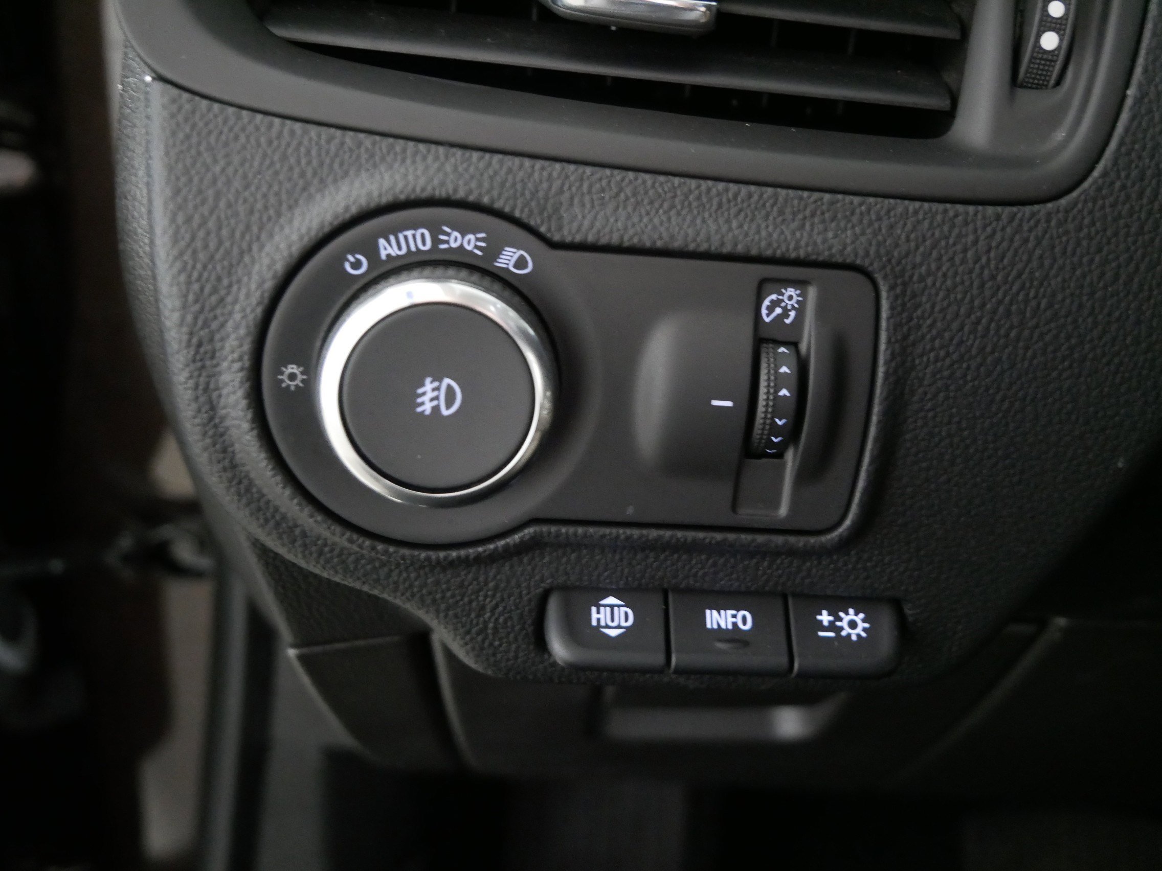 Used 2020 Buick Envision Premium w/ Driver Confidence Package image 26