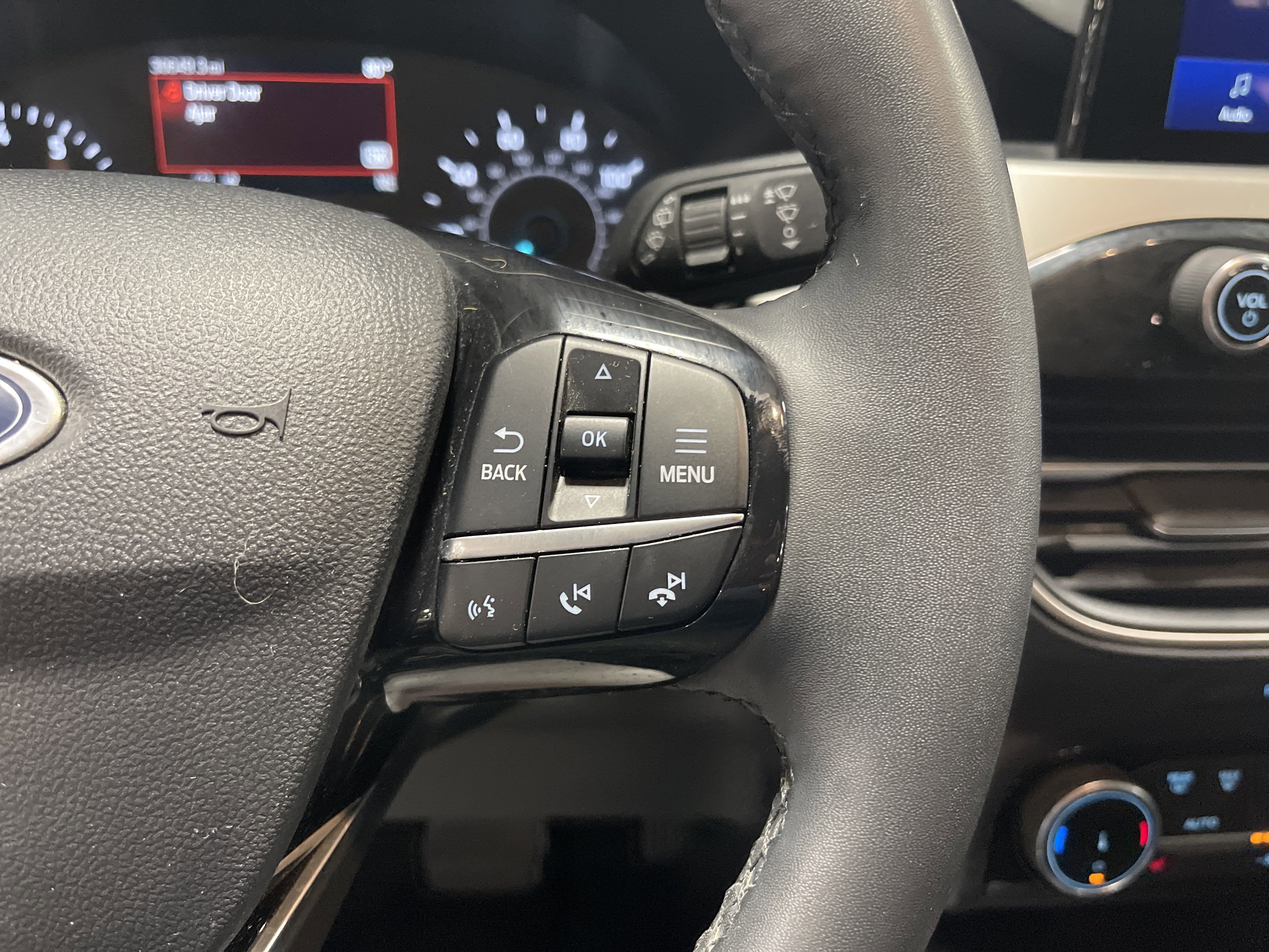 Used 2022 Ford Escape SEL image 18