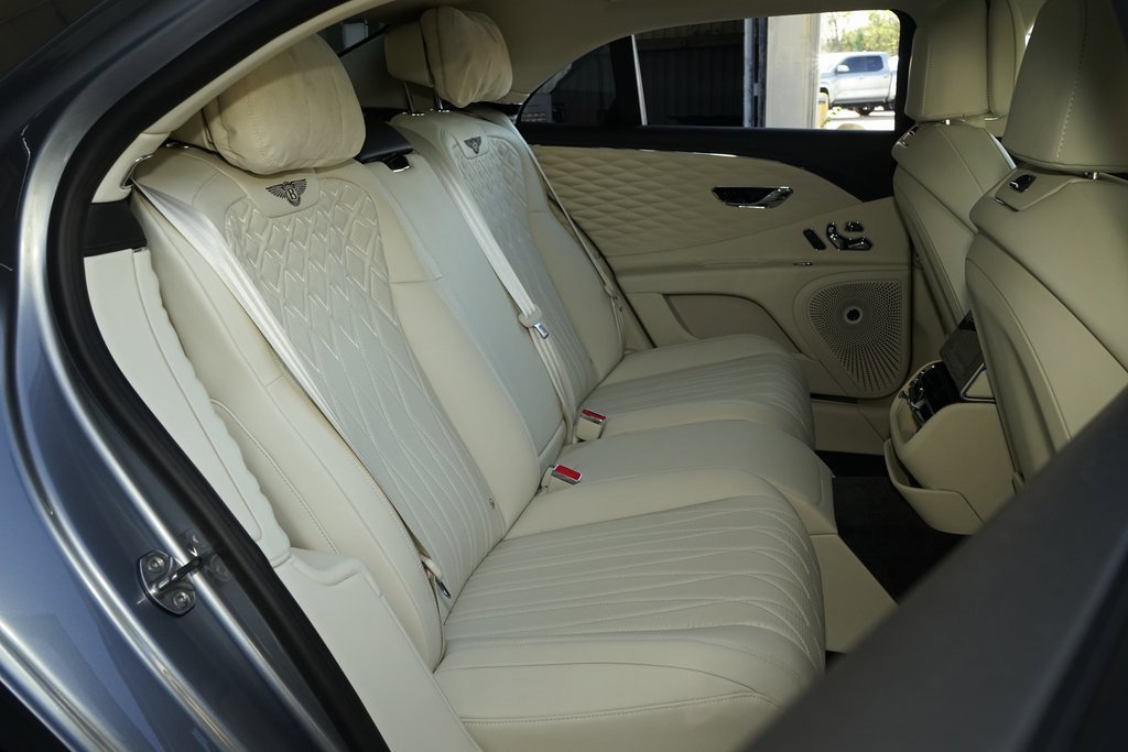 Used 2021 Bentley Flying Spur V8 image 21