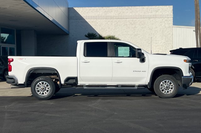 Used 2025 Chevrolet Silverado 2500 LT w/ Convenience Package AWD/4WD image 3