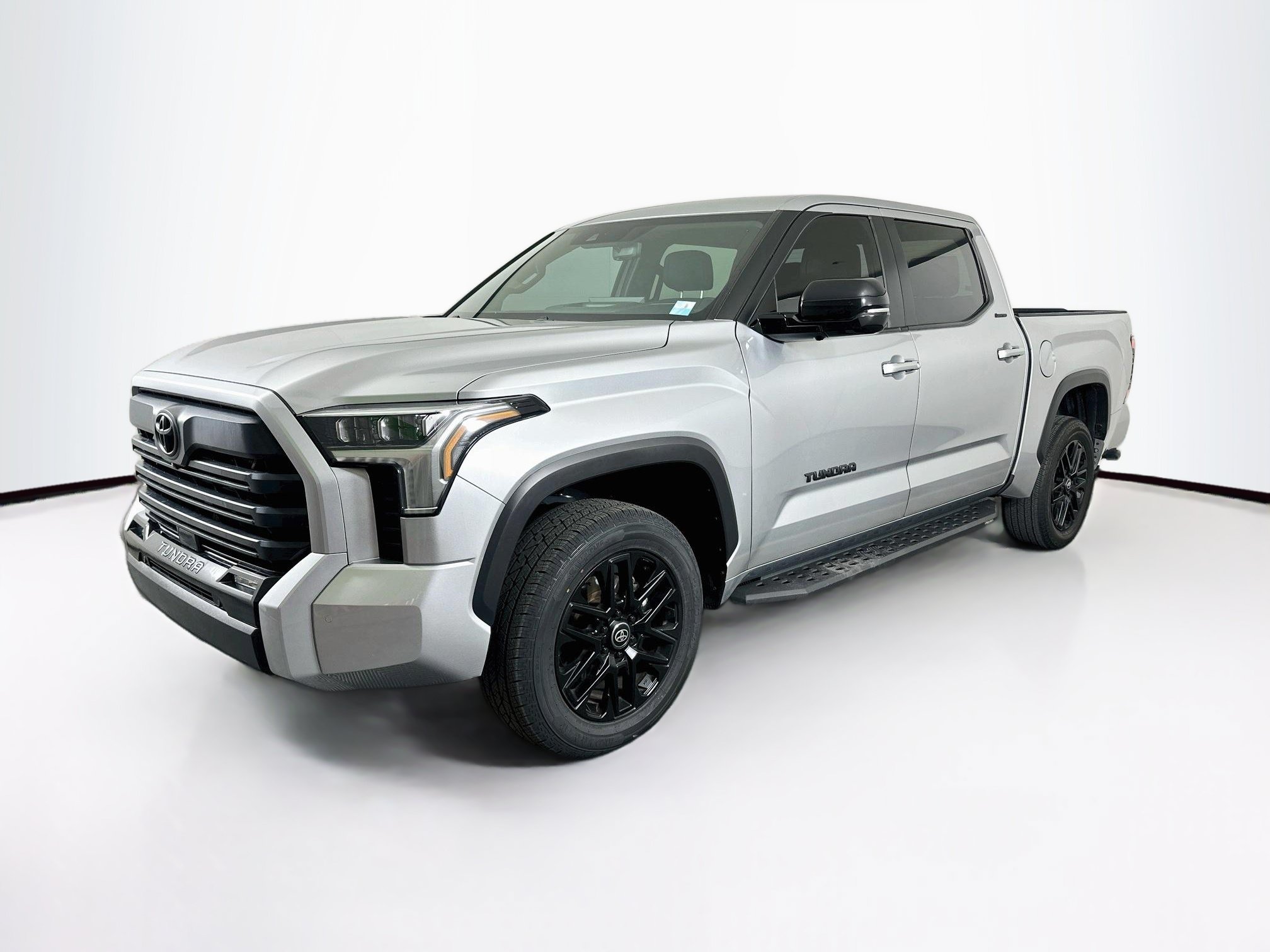 Used 2025 Toyota Tundra Limited AWD/4WD image 3