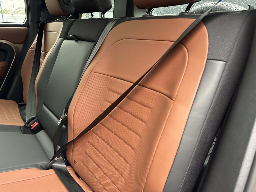 New 2026 Land Rover Defender 110 AWD/4WD image 14