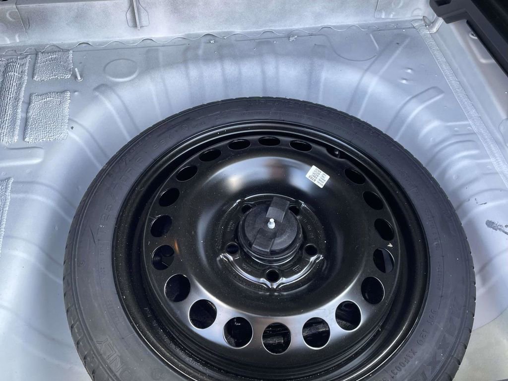 Used 2025 Chevrolet Trax LT image 27