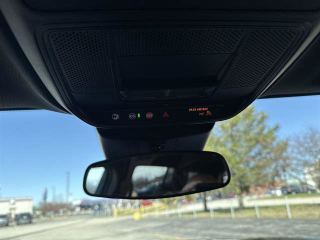 Used 2025 Chevrolet Traverse LT w/ Driver Confidence Package image 43