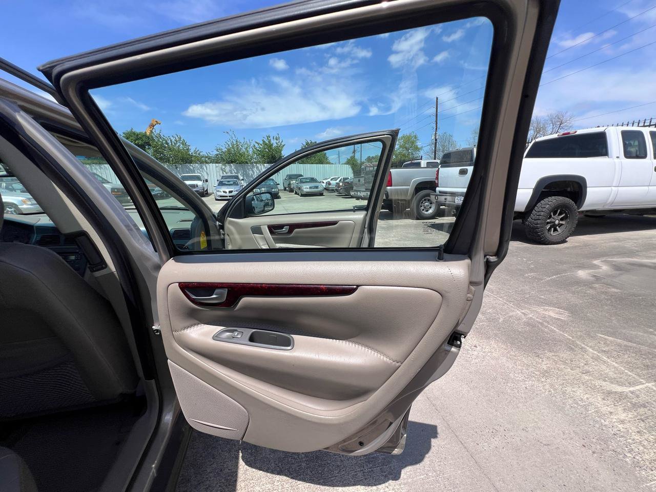 Used 2002 Volvo V70 Cross Country AWD/4WD image 38