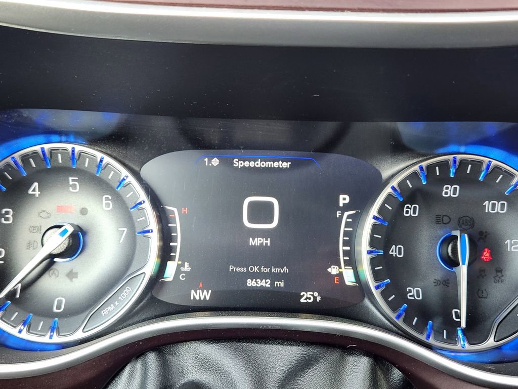 Used 2020 Chrysler Pacifica Touring-L image 16