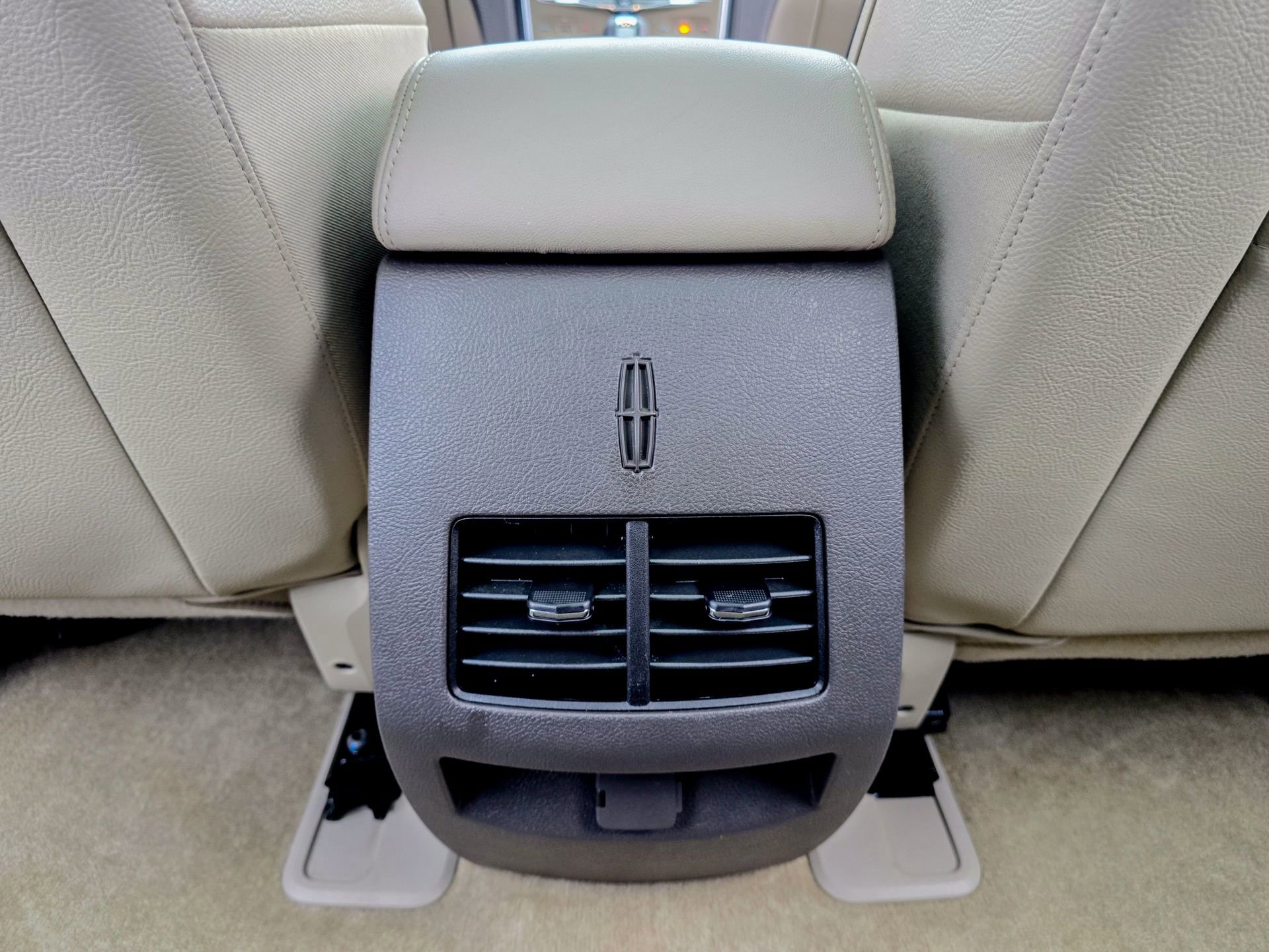 Used 2015 Lincoln MKX FWD w/ Equipment Group 102A image 32