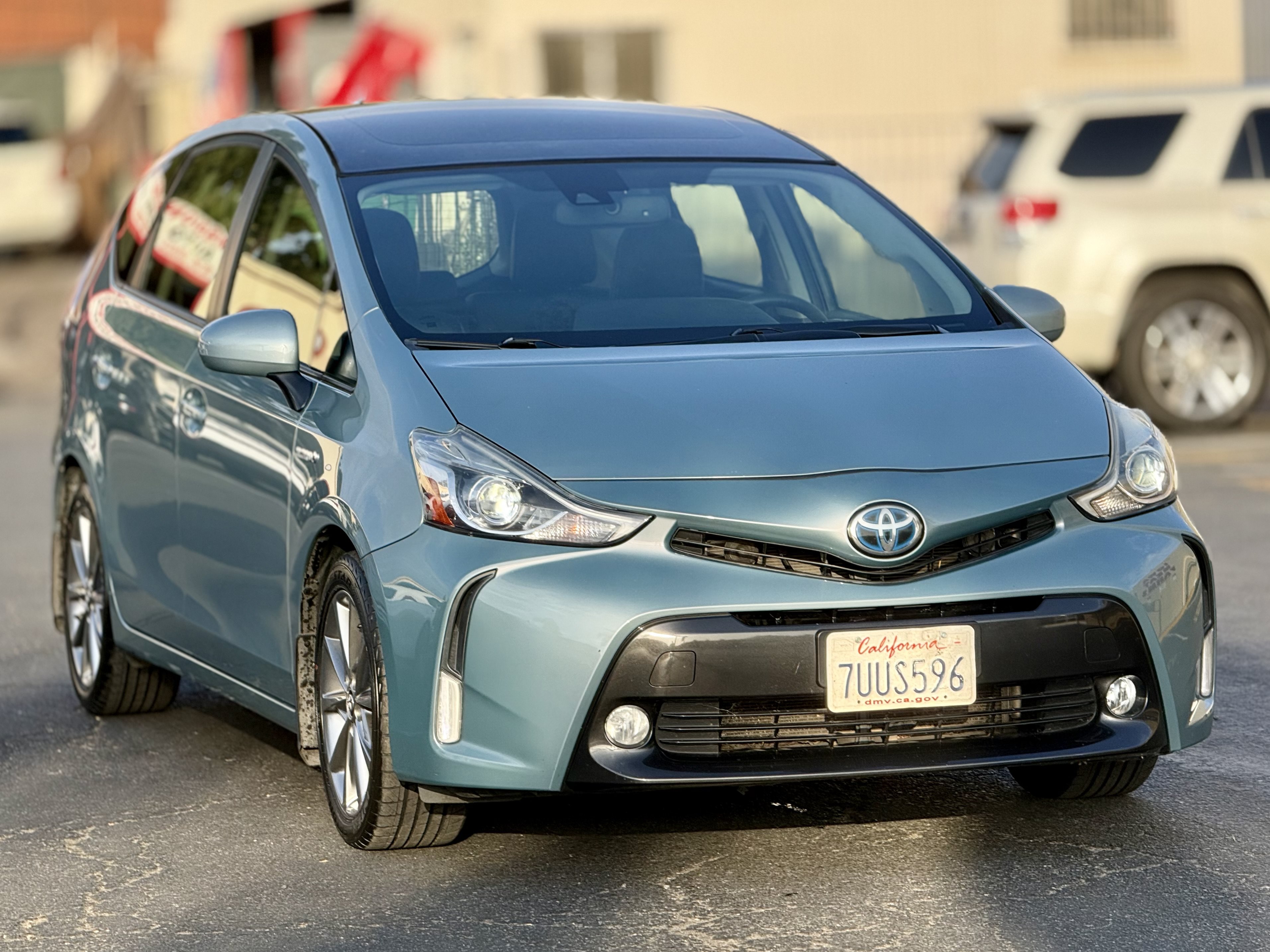 Used 2017 Toyota Prius V Five w/ Advanced Technology Package FWD image 2