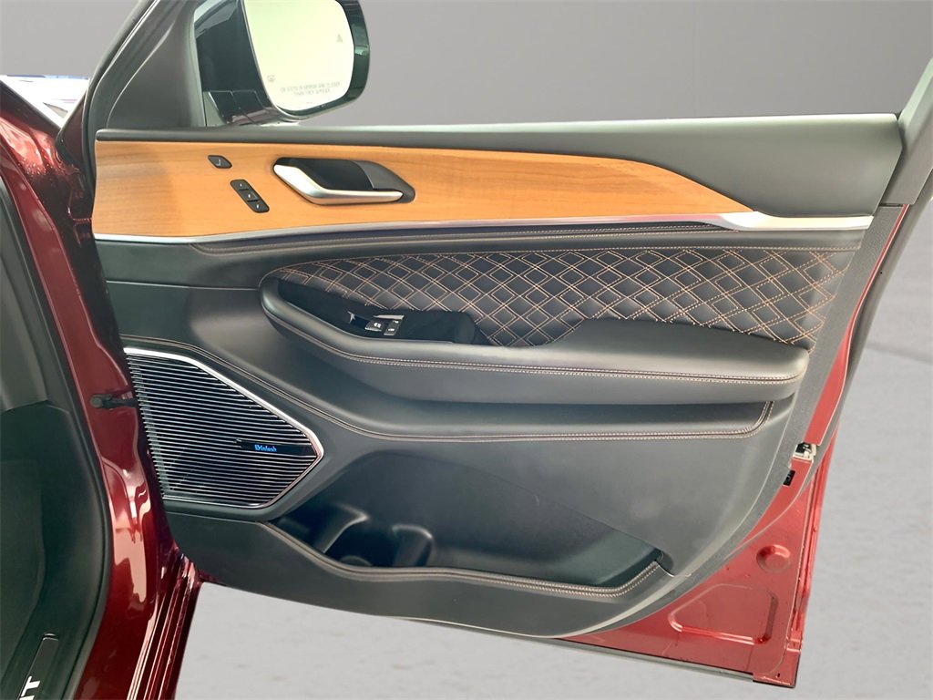 Used 2023 Jeep Grand Cherokee L Summit image 31