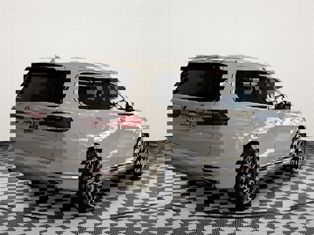 Used 2021 BMW X7 xDrive40i w/ Parking Assistance Package image 4