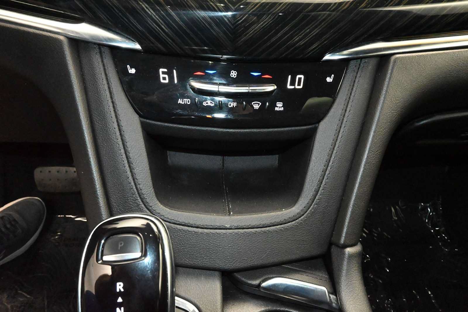 Used 2022 Cadillac XT6 Premium Luxury AWD/4WD image 14