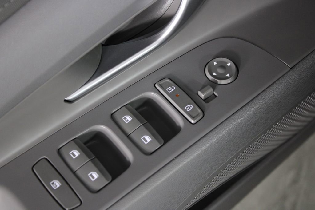 Certified 2025 Hyundai Elantra SE FWD image 23