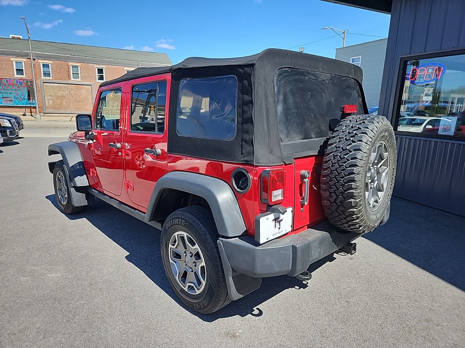 Used 2014 Jeep Wrangler Unlimited Rubicon w/ Connectivity Group AWD/4WD image 4