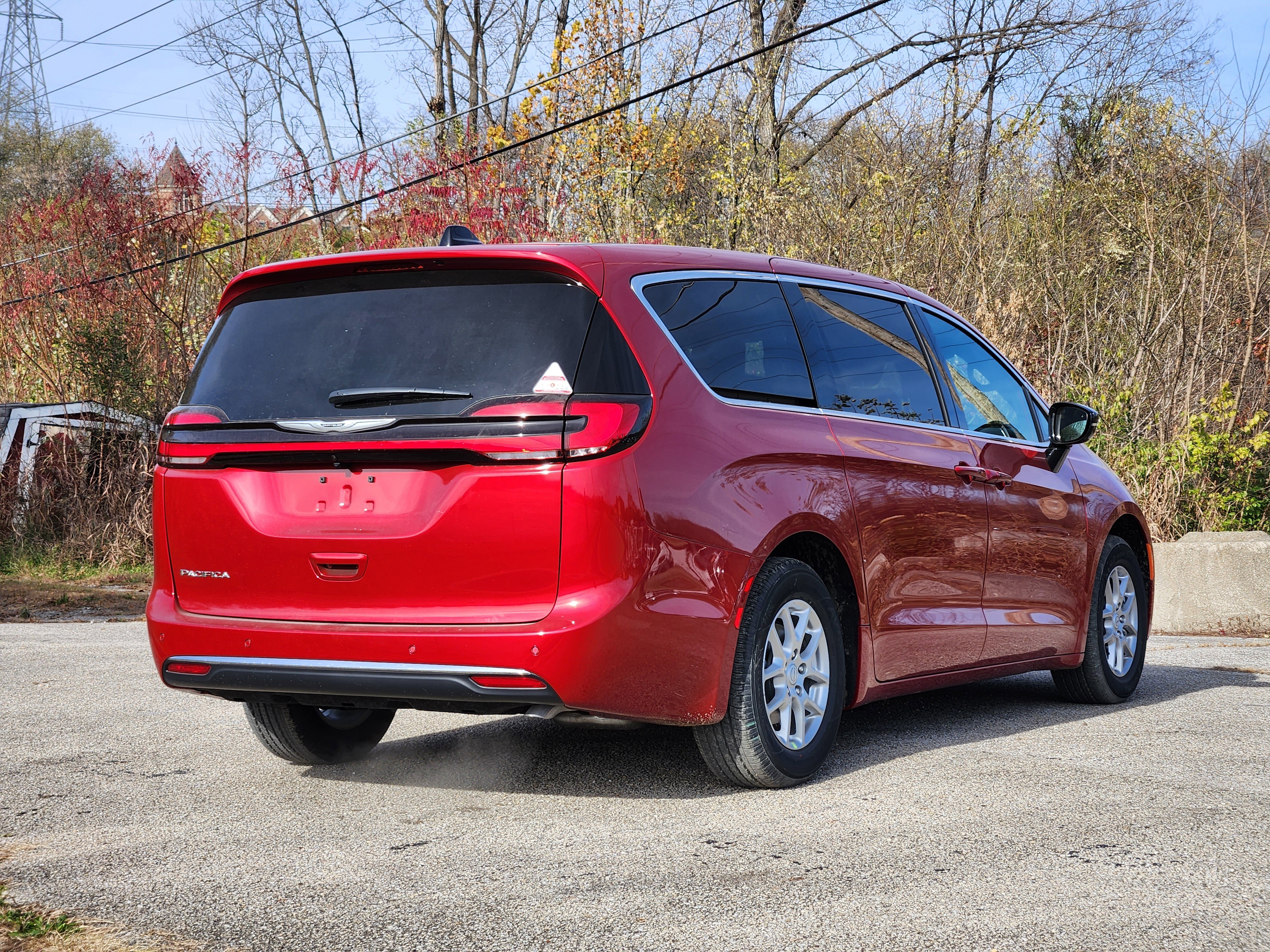 New 2026 Chrysler Pacifica Select FWD image 13