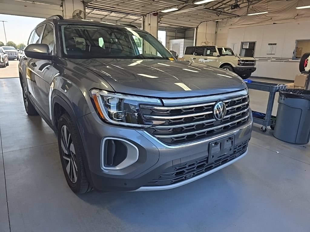 Used 2024 Volkswagen Atlas SE AWD/4WD image 1