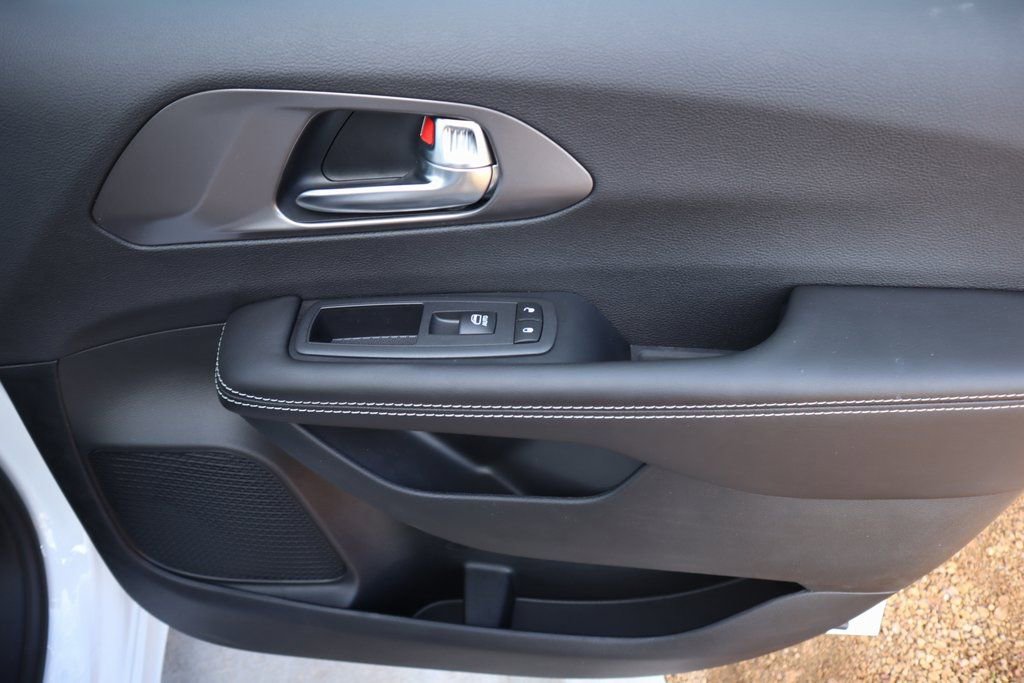New 2026 Chrysler Pacifica Select FWD image 16