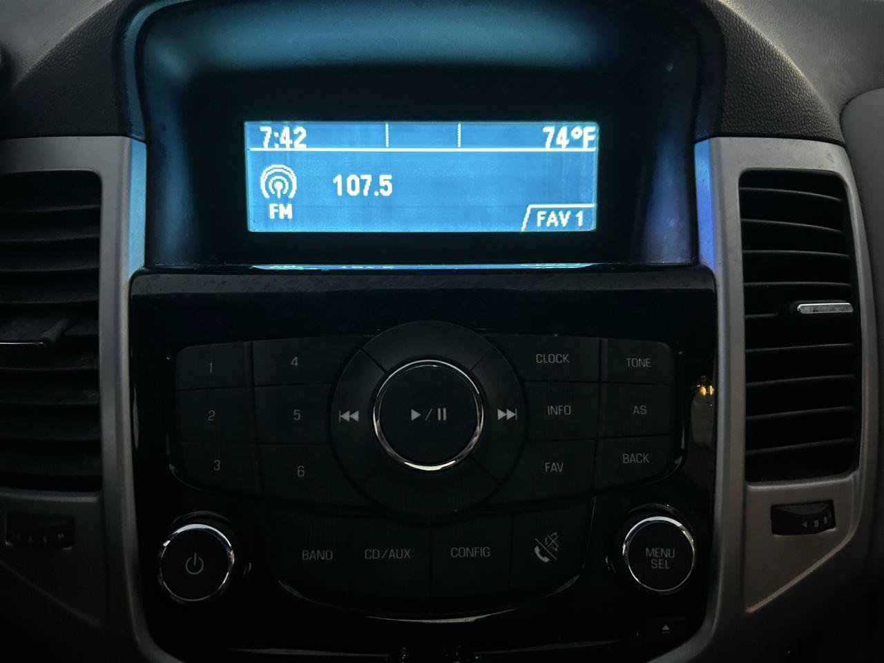 Used 2014 Chevrolet Cruze LS FWD image 21