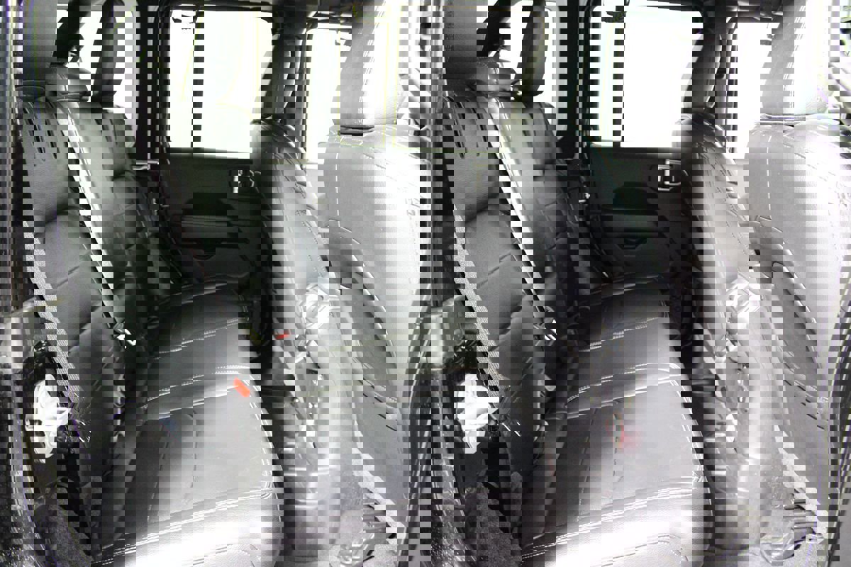 Used 2023 Jeep Wrangler Sahara AWD/4WD image 31