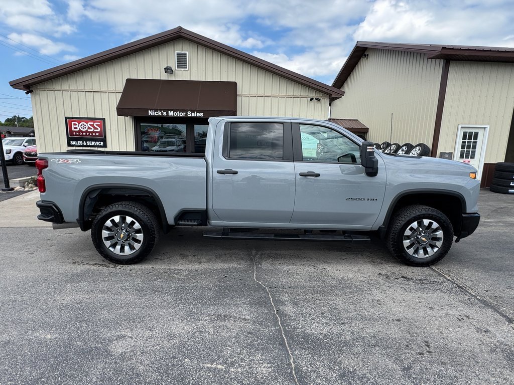 Used 2024 Chevrolet Silverado 2500 Custom w/ Custom Value Package image 2