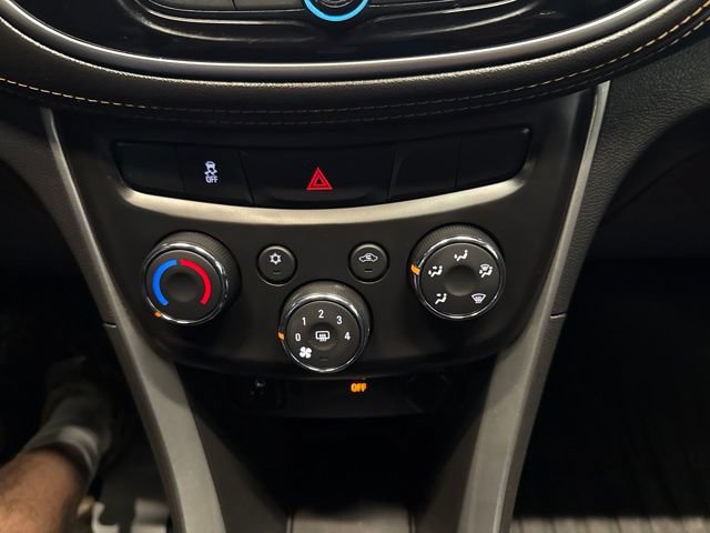 Used 2021 Chevrolet Trax LS w/ Tint and Cruise Package AWD/4WD image 19
