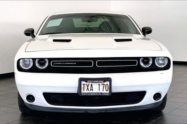 Used 2019 Dodge Challenger SXT image 3