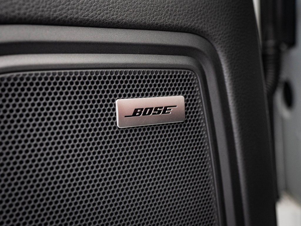 Certified 2025 Porsche Macan Turbo image 24