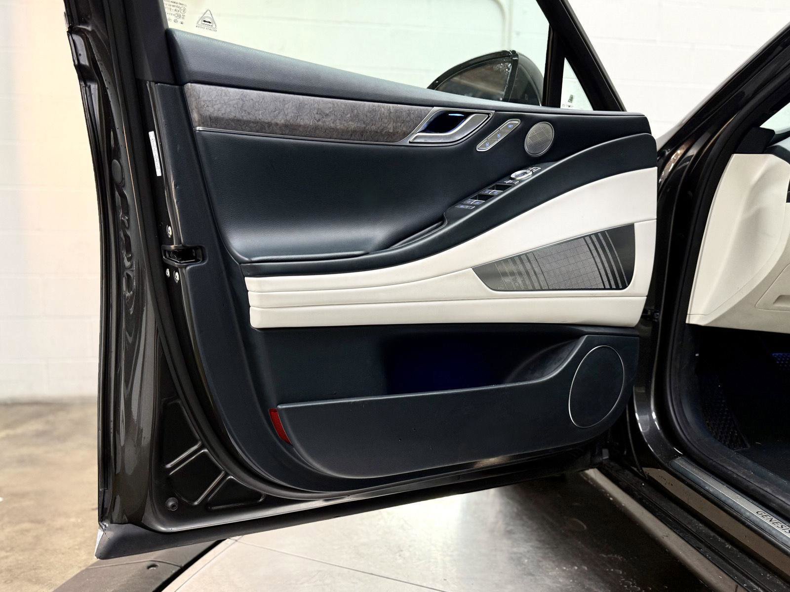 Used 2023 Genesis Electrified G80 image 11