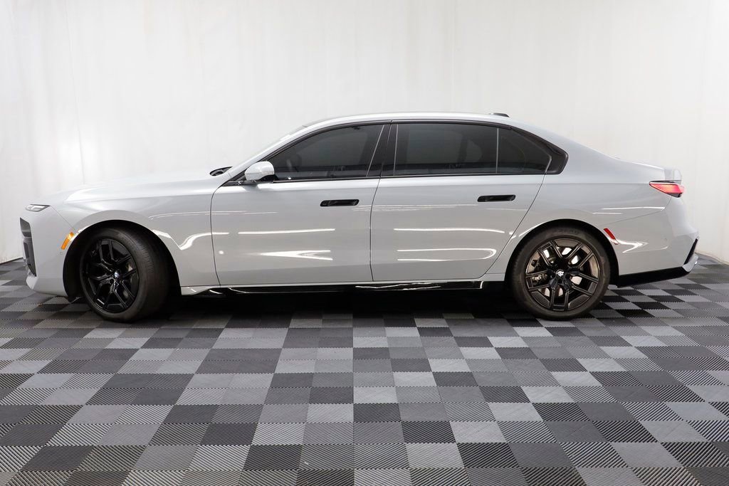Used 2024 BMW 760i xDrive w/ Premium Package 2 image 4