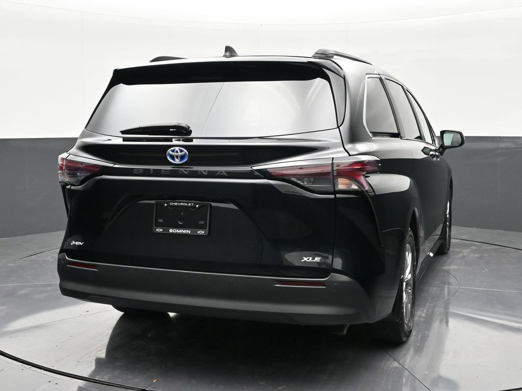 Used 2025 Toyota Sienna XLE w/ XLE Plus Package image 32
