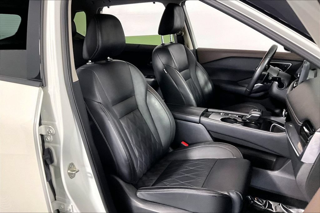 Used 2023 Nissan Rogue Platinum FWD image 7