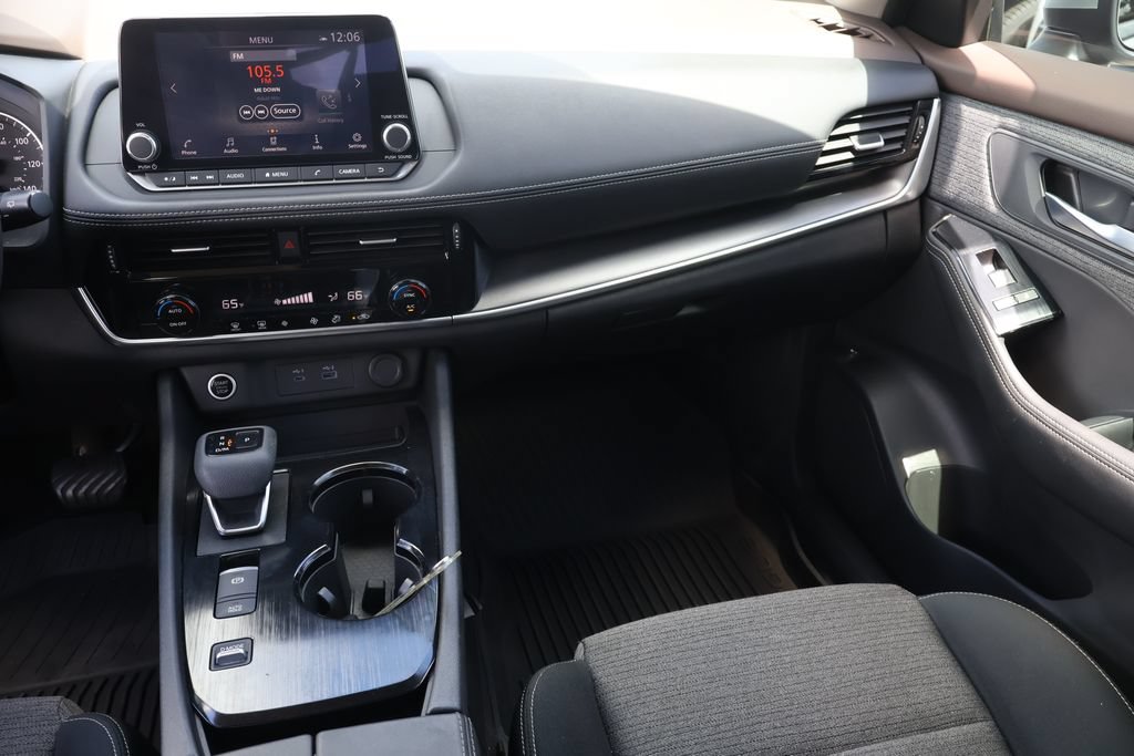 Used 2022 Nissan Rogue SV FWD image 17