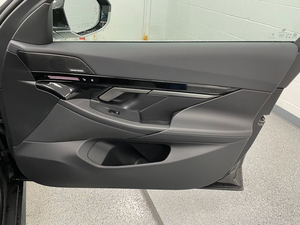 Used 2025 BMW 530i xDrive image 16