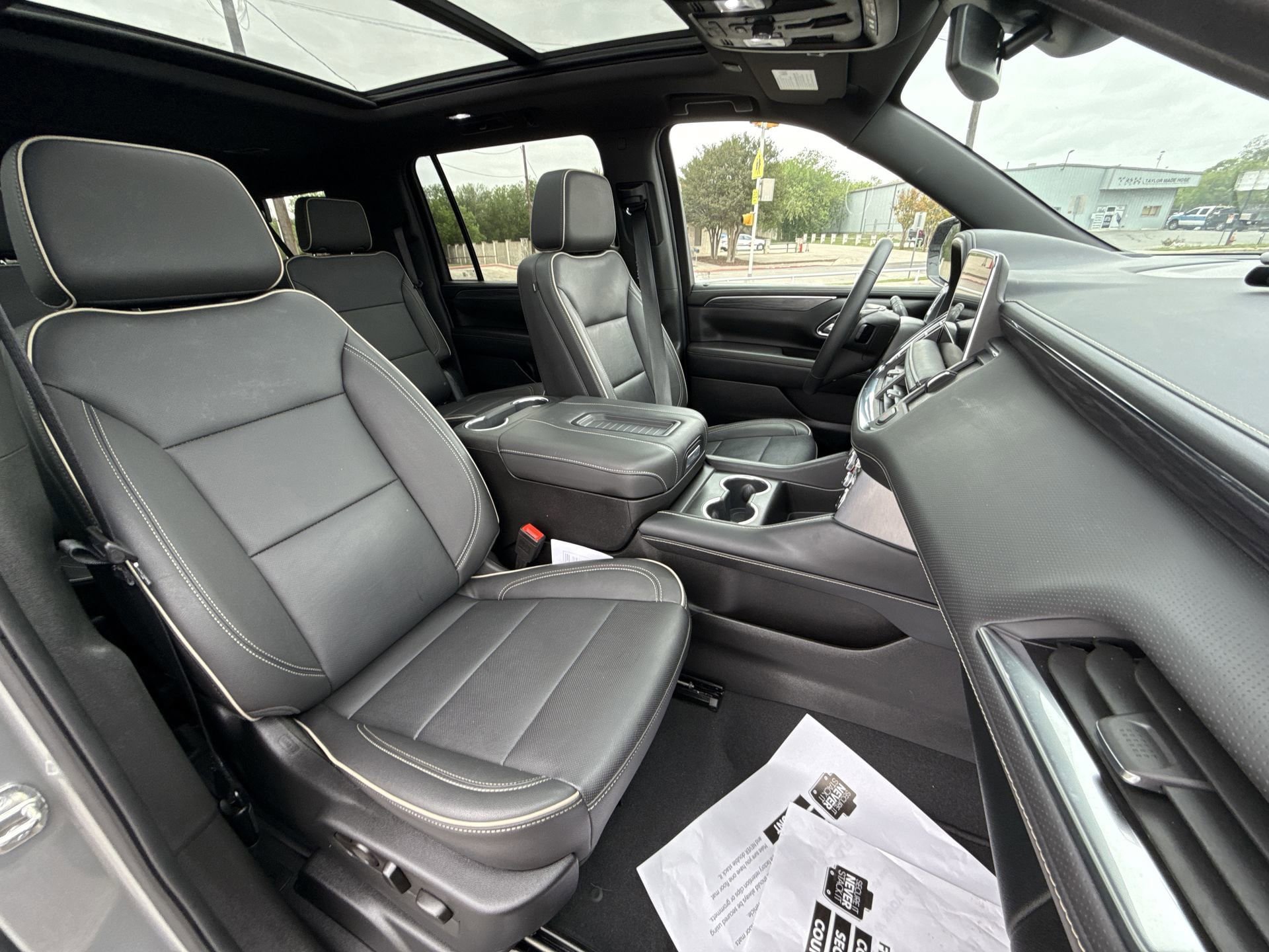 Used 2024 GMC Yukon XL SLT w/ SLT Luxury Package RWD image 27