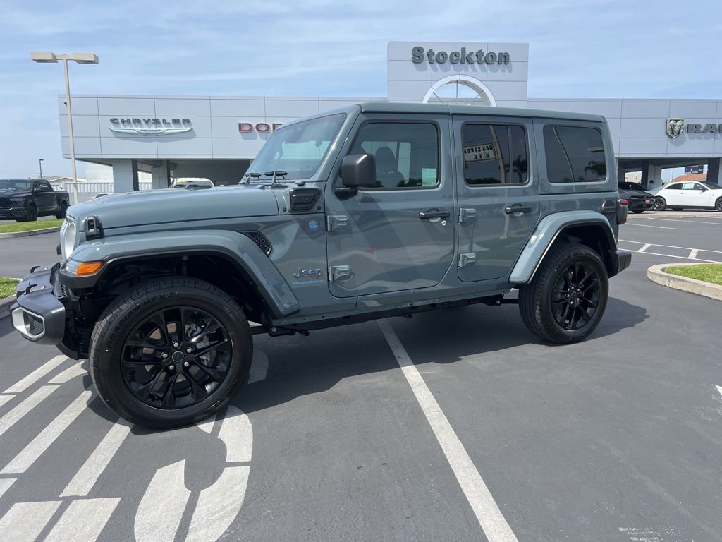 Used 2025 Jeep Wrangler Unlimited Sahara w/ Safety Group AWD/4WD image 2