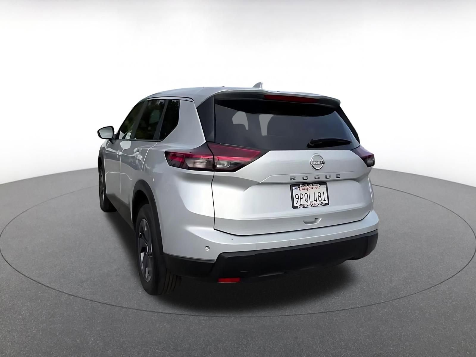 Used 2025 Nissan Rogue SV FWD image 11