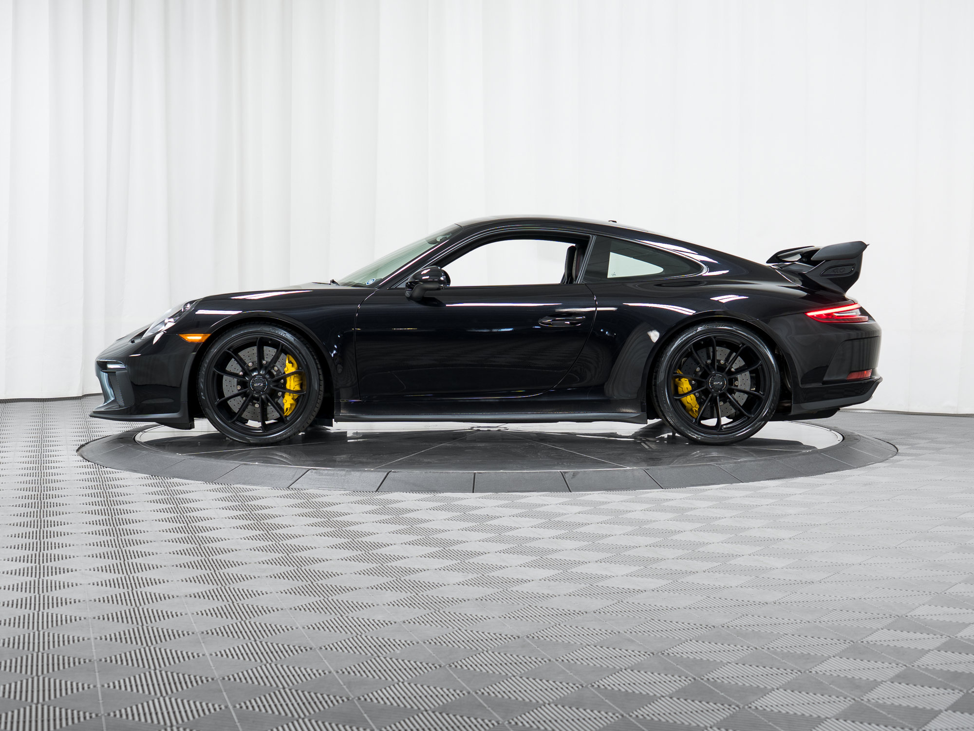 Certified 2018 Porsche 911 GT3 RWD image 41