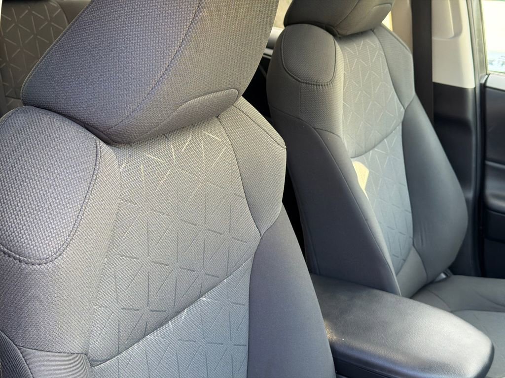 Used 2020 Toyota RAV4 XLE w/ Convenience Package image 11