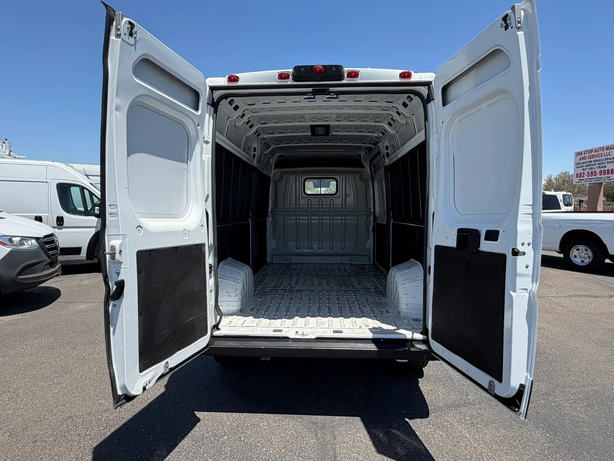Used 2025 RAM ProMaster 2500 w/ Convenience Group FWD image 14