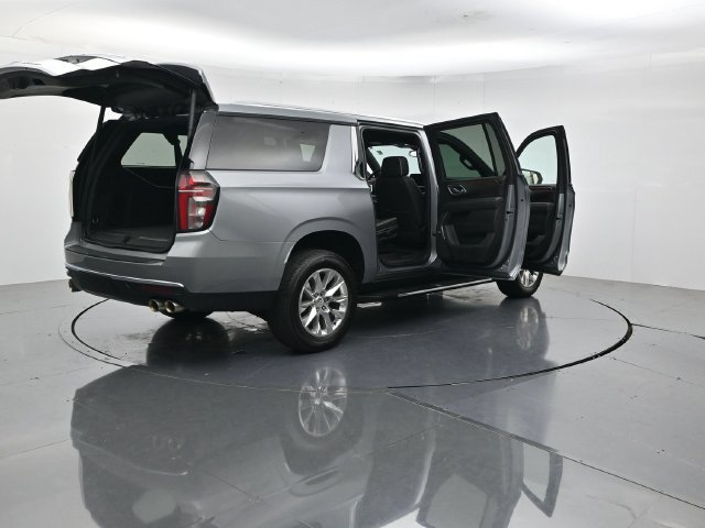 Used 2024 Chevrolet Suburban Premier AWD/4WD image 54