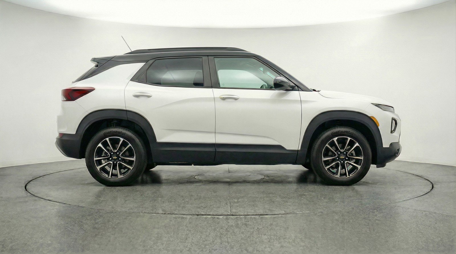 Used 2025 Chevrolet TrailBlazer LT w/ Driver Confidence Package AWD/4WD image 11