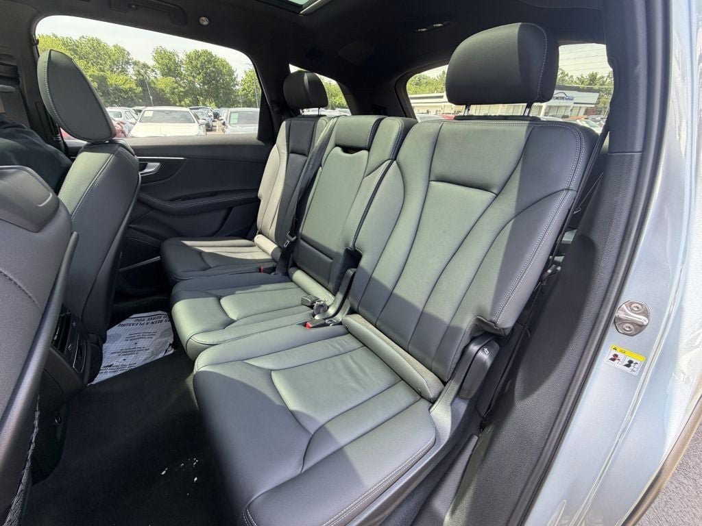 Used 2025 Audi Q7 3.0T Premium Plus AWD/4WD image 22