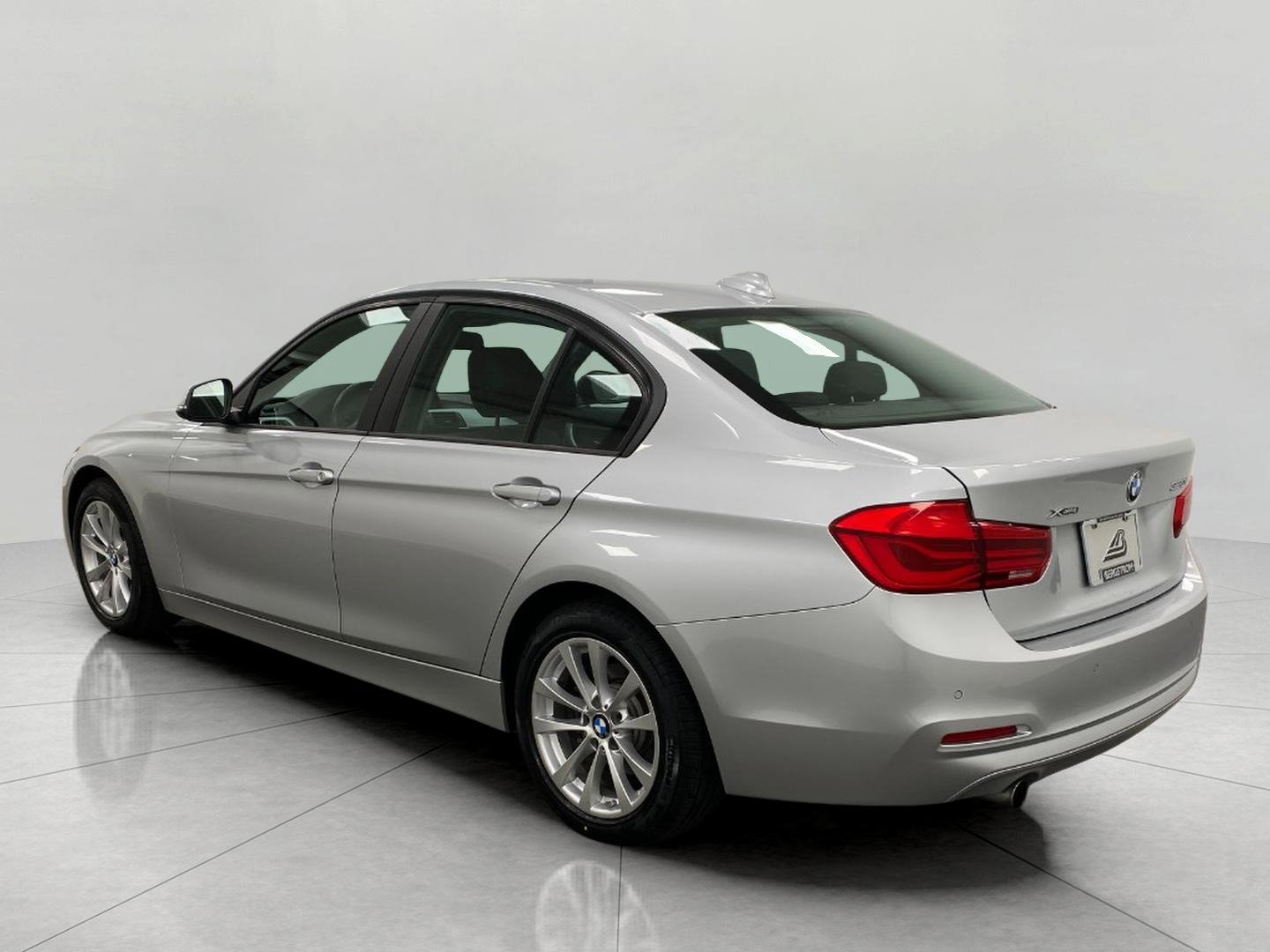Used 2017 BMW 320i xDrive Sedan image 6