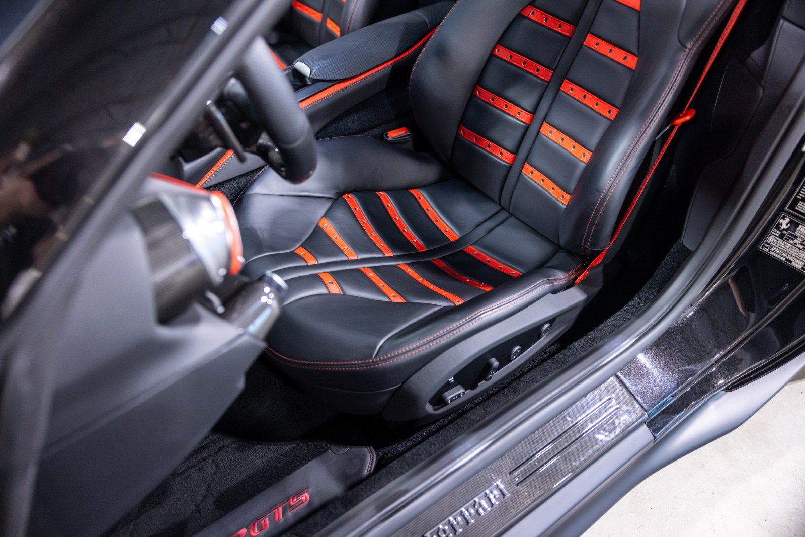 Used 2021 Ferrari 812 GTS RWD image 39