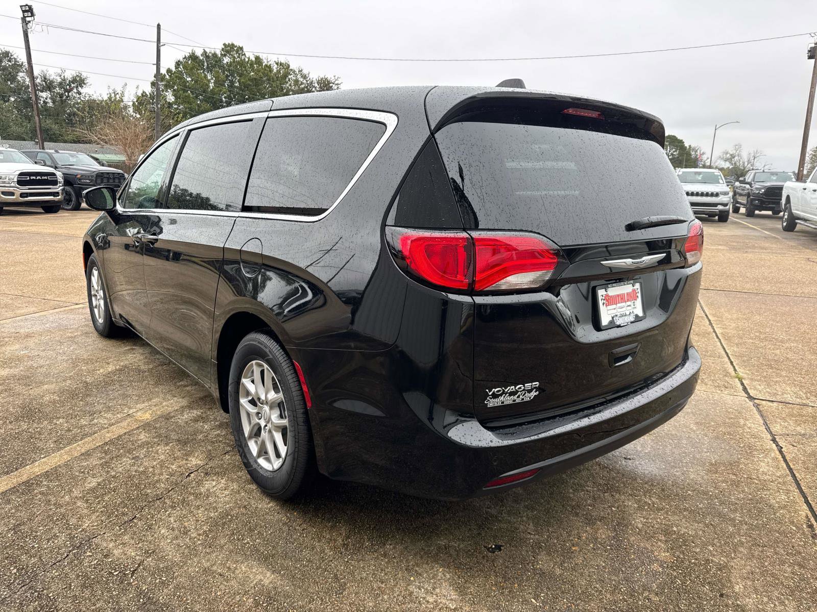 New 2026 Chrysler Voyager LX image 4