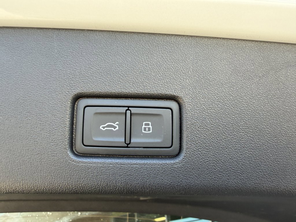 Used 2023 Audi Q4 e-tron Premium Plus w/ Premium Plus image 38