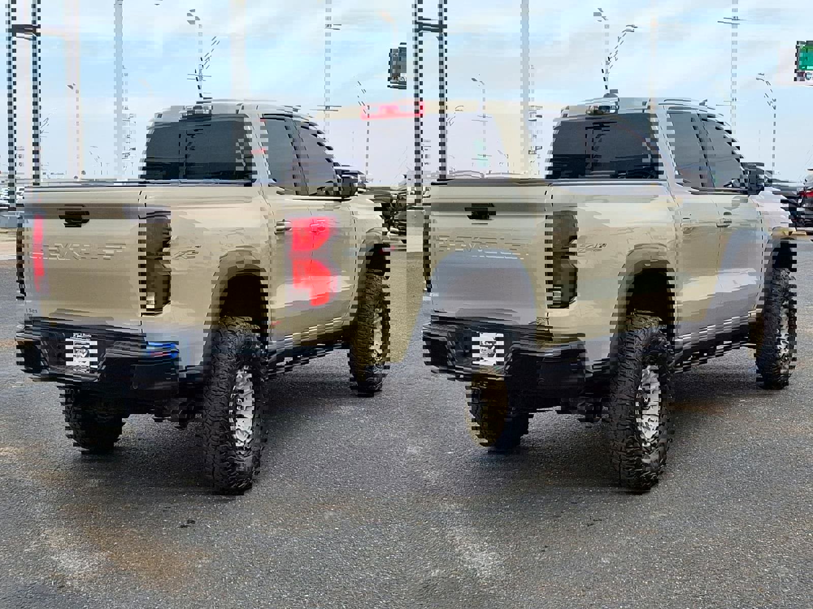 Used 2024 Chevrolet Colorado ZR2 w/ Technology Package image 25