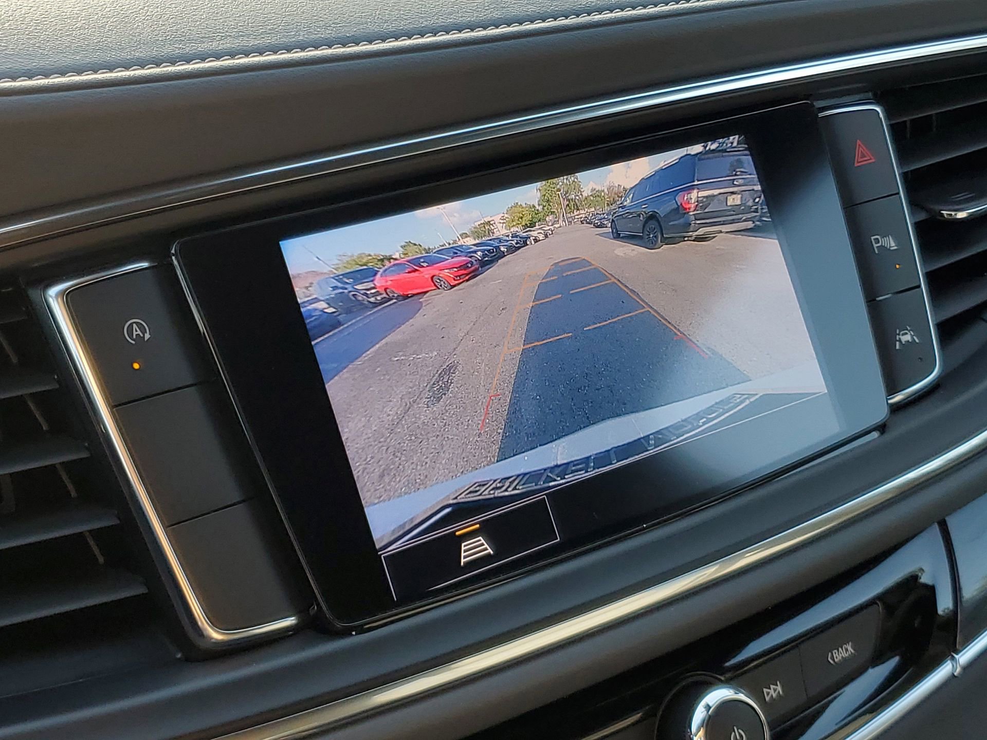 Used 2023 Buick Enclave Essence FWD image 27