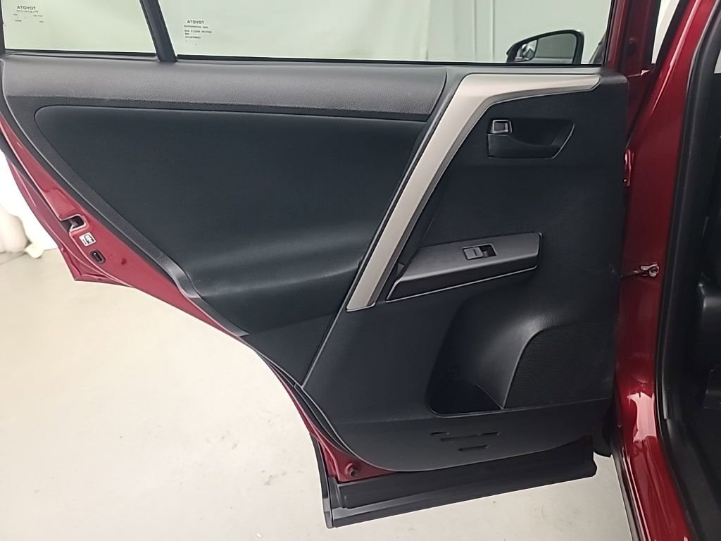 Used 2018 Toyota RAV4 LE image 18