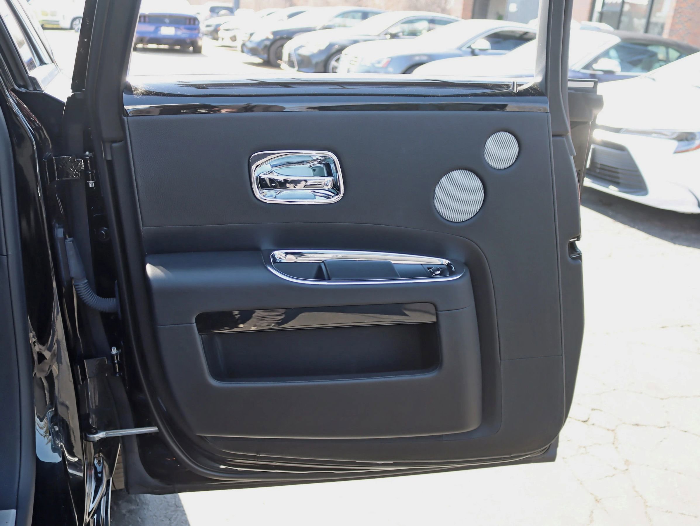 Used 2015 Rolls-Royce Ghost image 46