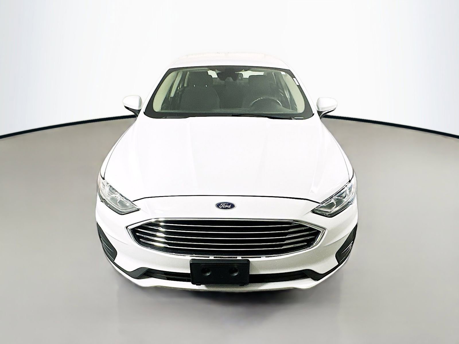 Used 2019 Ford Fusion SE FWD image 2